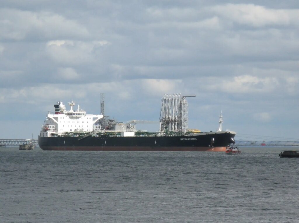 Navio petroleiro no terminal de óleo de Hound Point