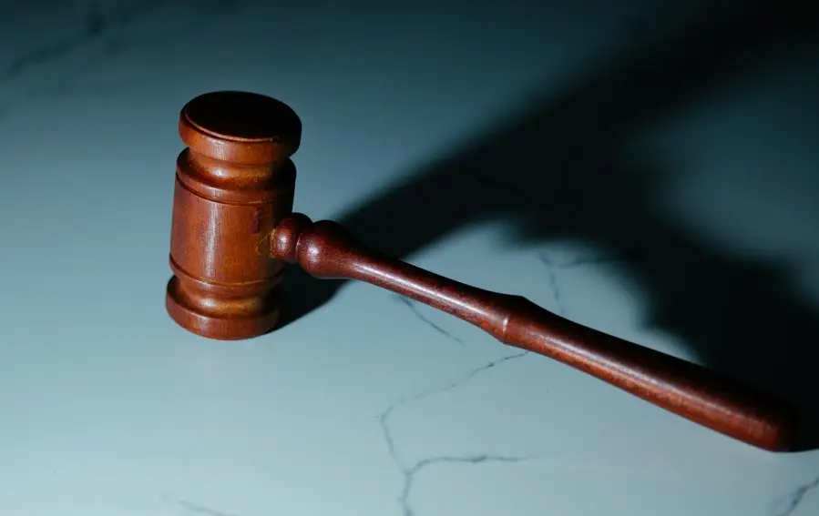 Símbolo da justiça - balança e martelo