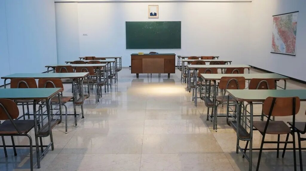 Sala de aula com alunos - educação