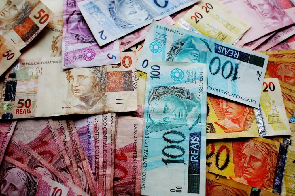 Notas de dinheiro empilhadas