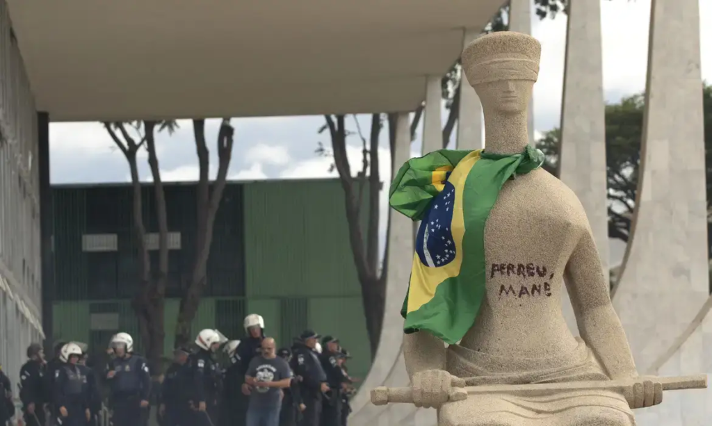 Vandalismos no 8 de Janeiro - atos antidemocráticos